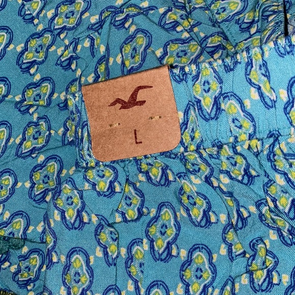 patterned flowy hollister shorts - Picture 3 of 4